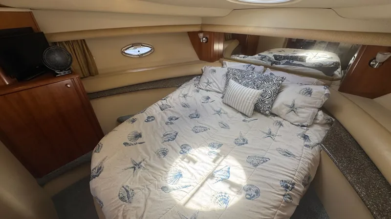 Slide: The Image of 2004 Meridian 459 Forward VIP Stateroom - 28