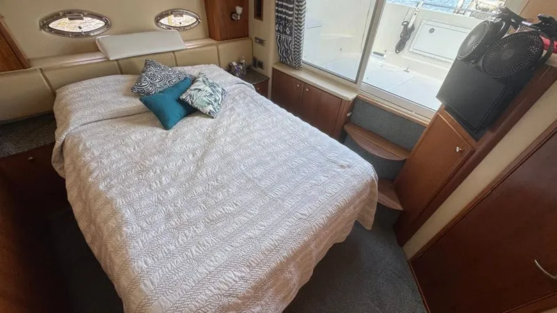 Slide: The Image of 2004 Meridian 459 Aft Primary Stateroom - 32