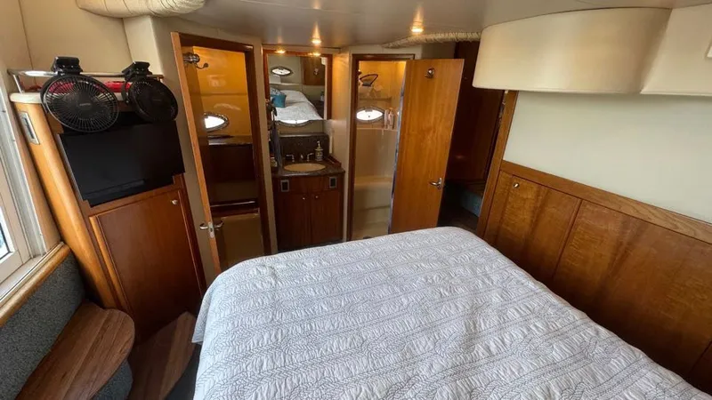 Slide: The Image of 2004 Meridian 459 Aft Primary Stateroom - 33