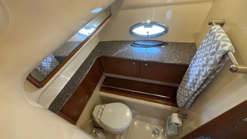Slide: The Image of 2004 Meridian 459 Aft Primary Stateroom Ensuite Head - 34