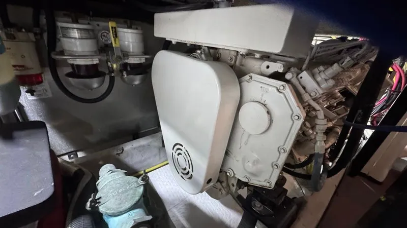 Slide: The Image of 2004 Meridian 459 Engine Room - 41