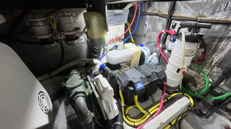 Slide: The Image of 2004 Meridian 459 Engine Room - 44