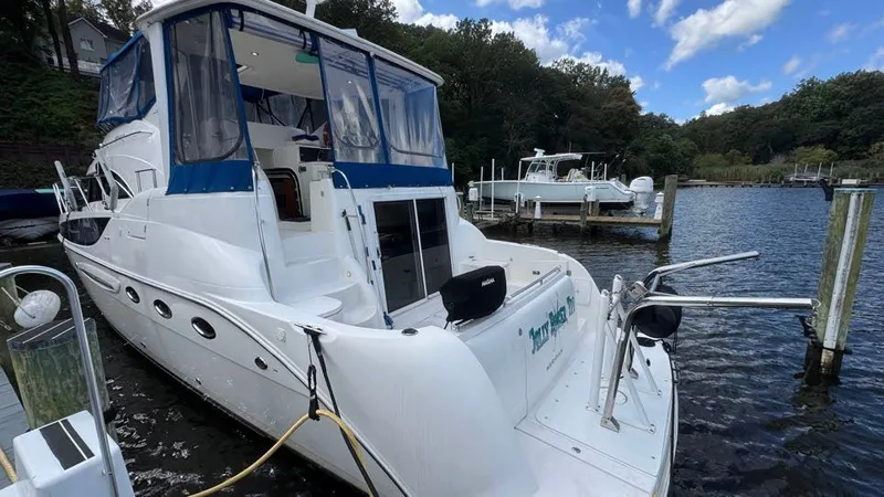 Slide: The Image of 2004 Meridian 459 Stern - 46