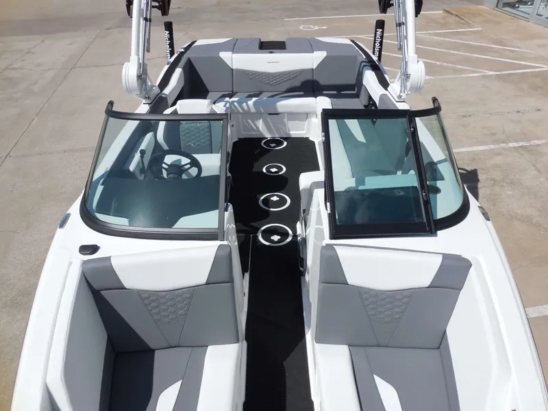 Slide: The Image of MasterCraft NXT22 2026 - 18