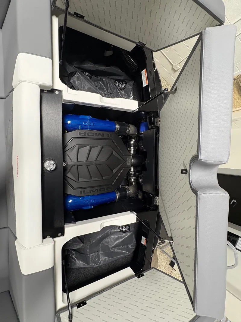 Slide: The Image of MasterCraft NXT22 2026 - 14