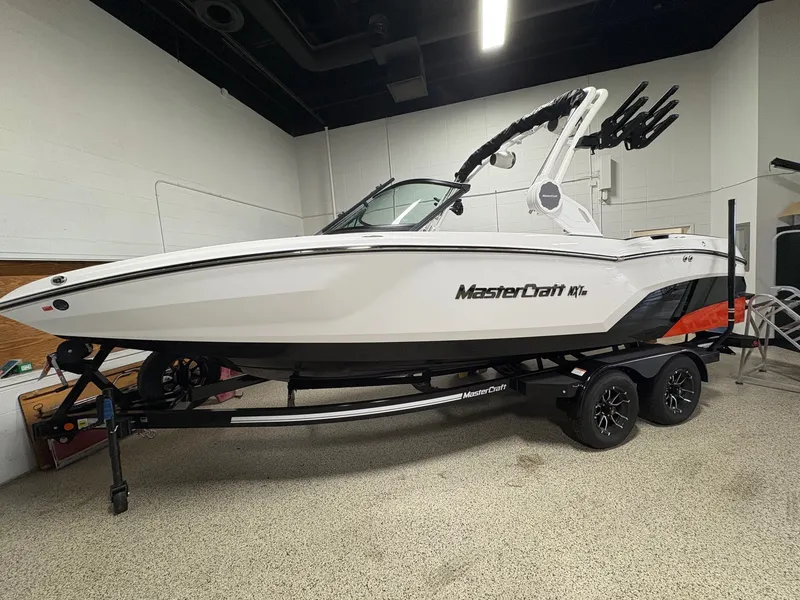 Slide: The Image of MasterCraft NXT22 2026 - 17