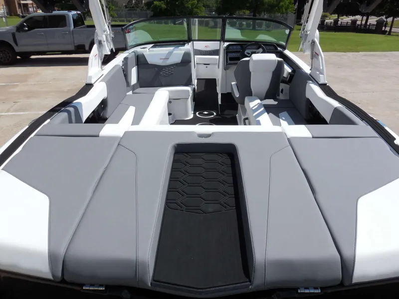 Slide: The Image of MasterCraft NXT22 2026 - 12