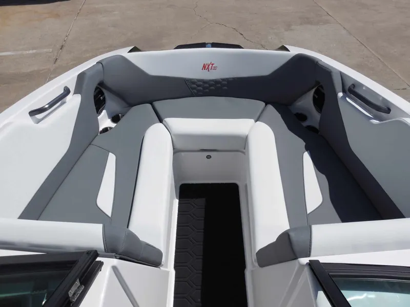 Slide: The Image of MasterCraft NXT22 2026 - 16