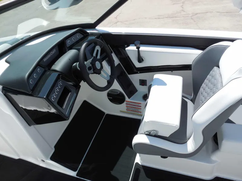 Slide: The Image of MasterCraft NXT22 2026 - 14