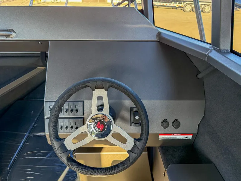 Slide: The Image of Stabi-Craft 2750 Ultra Centrecab 2026 - 12