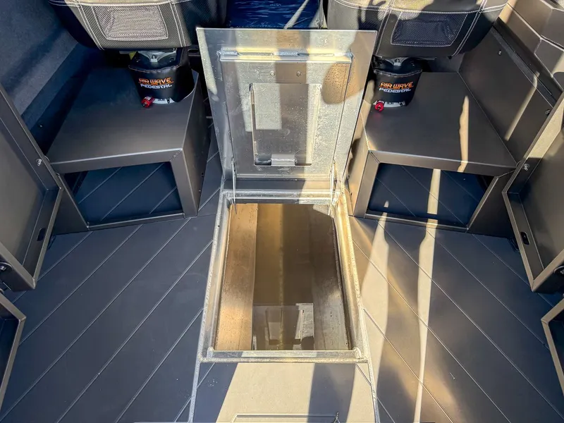 Slide: The Image of Stabi-Craft 2750 Ultra Centrecab 2026 - 17