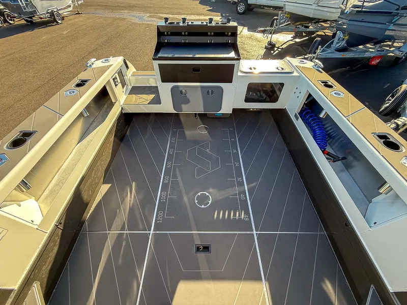 Slide: The Image of Stabi-Craft 2750 Ultra Centrecab 2026 - 18