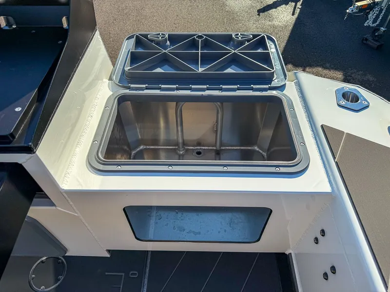 Slide: The Image of Stabi-Craft 2750 Ultra Centrecab 2026 - 21