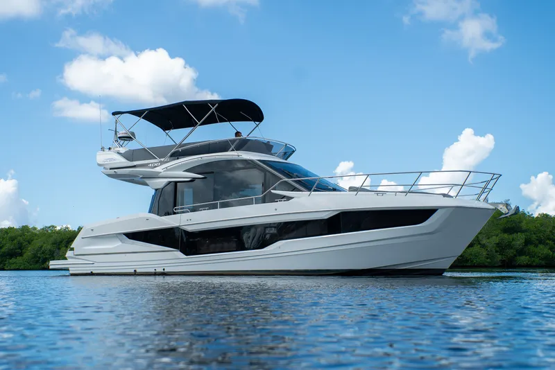 Slide: The Image of Galeon 400 FLY 2022 - 0