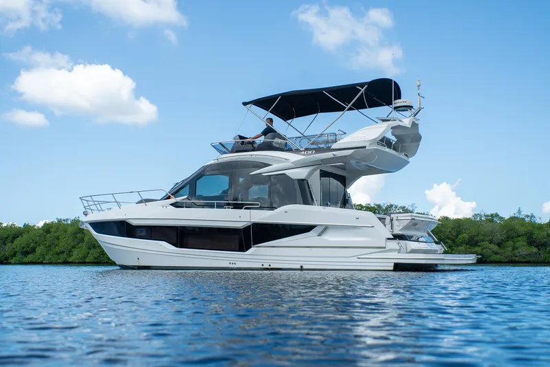 Slide: The Image of Galeon 400 FLY 2022 - 1