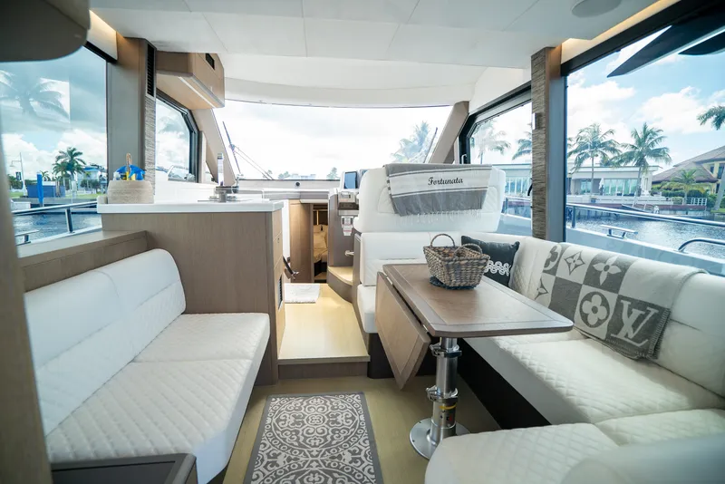 Slide: The Image of Galeon 400 FLY 2022 - 12