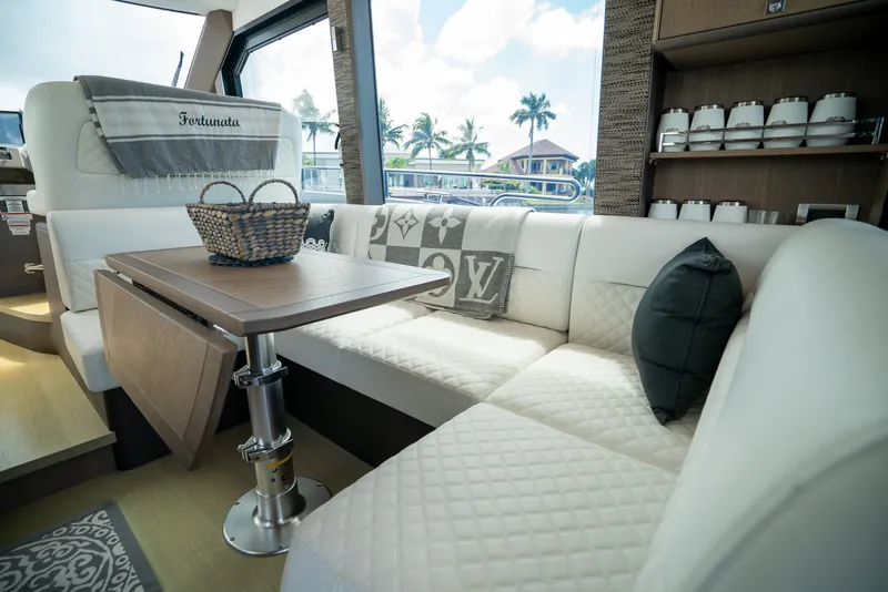 Slide: The Image of Galeon 400 FLY 2022 - 13