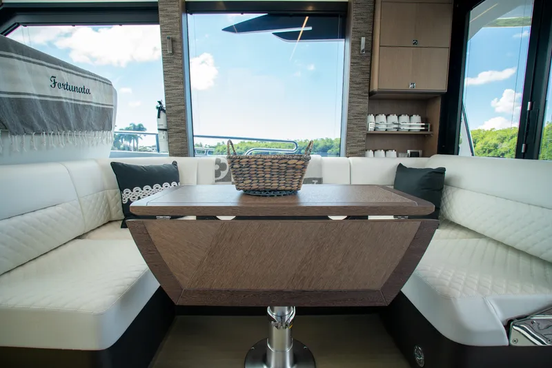 Slide: The Image of Galeon 400 FLY 2022 - 14