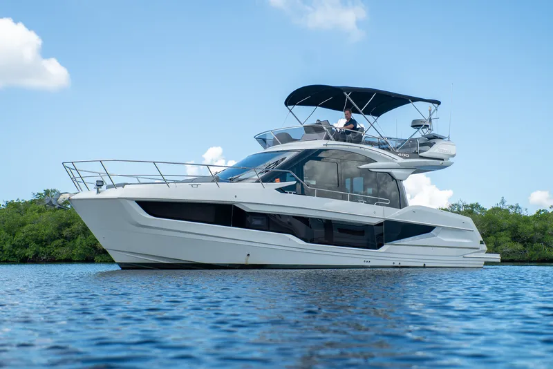 Slide: The Image of Galeon 400 FLY 2022 - 2