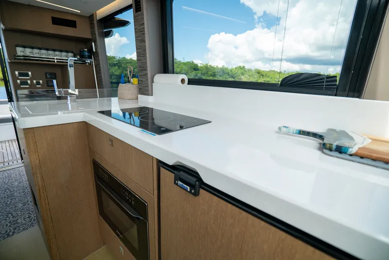 Slide: The Image of Galeon 400 FLY 2022 - 20