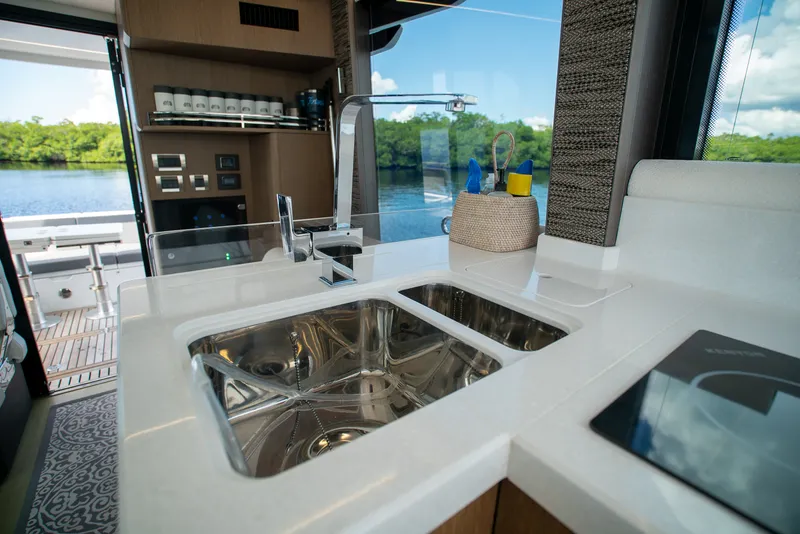 Slide: The Image of Galeon 400 FLY 2022 - 22