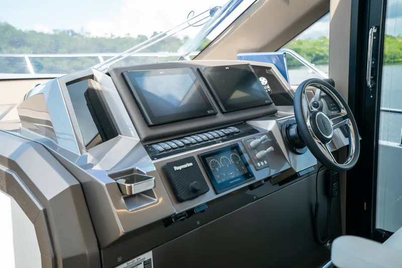 Slide: The Image of Galeon 400 FLY 2022 - 25