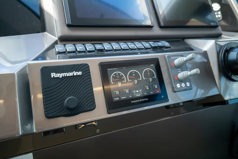 Slide: The Image of Galeon 400 FLY 2022 - 28