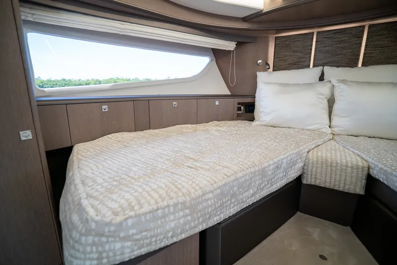 Slide: The Image of Galeon 400 FLY 2022 - 34