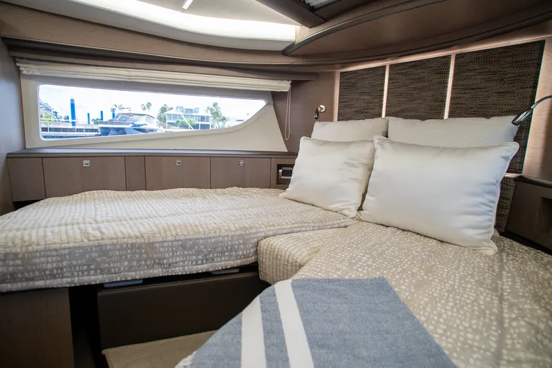 Slide: The Image of Galeon 400 FLY 2022 - 37