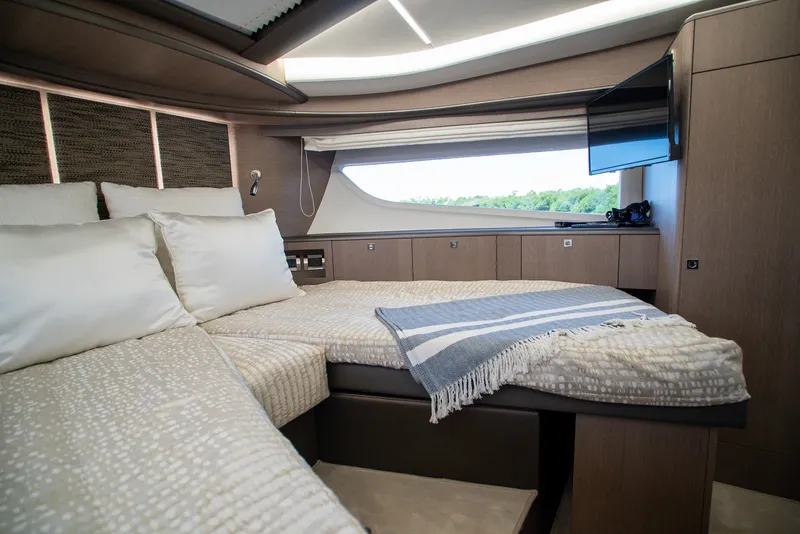 Slide: The Image of Galeon 400 FLY 2022 - 38