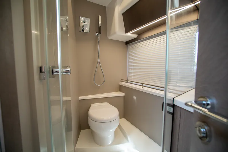 Slide: The Image of Galeon 400 FLY 2022 - 41