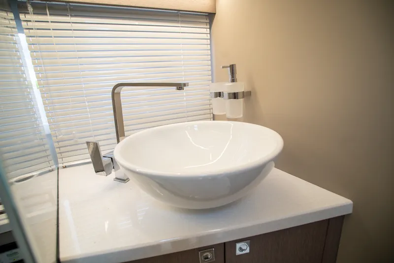 Slide: The Image of Galeon 400 FLY 2022 - 42