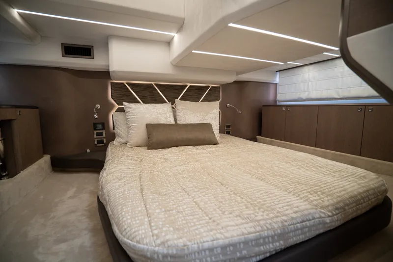 Slide: The Image of Galeon 400 FLY 2022 - 44