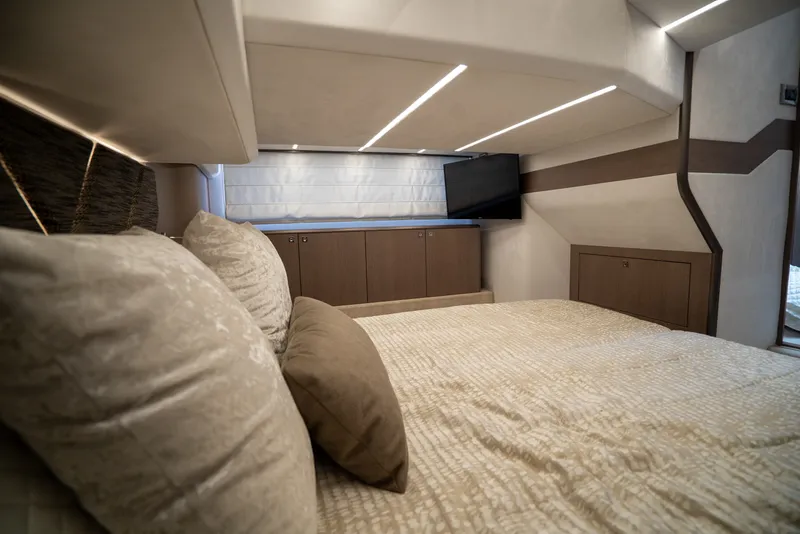 Slide: The Image of Galeon 400 FLY 2022 - 46