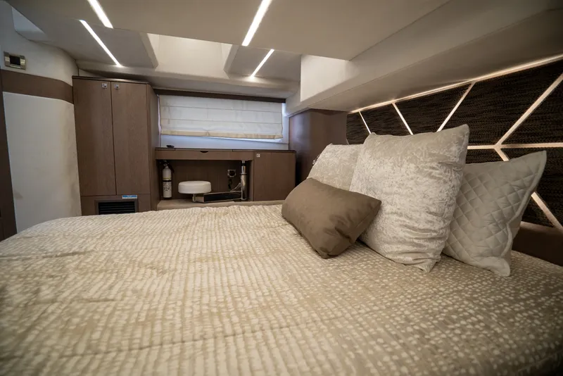 Slide: The Image of Galeon 400 FLY 2022 - 48