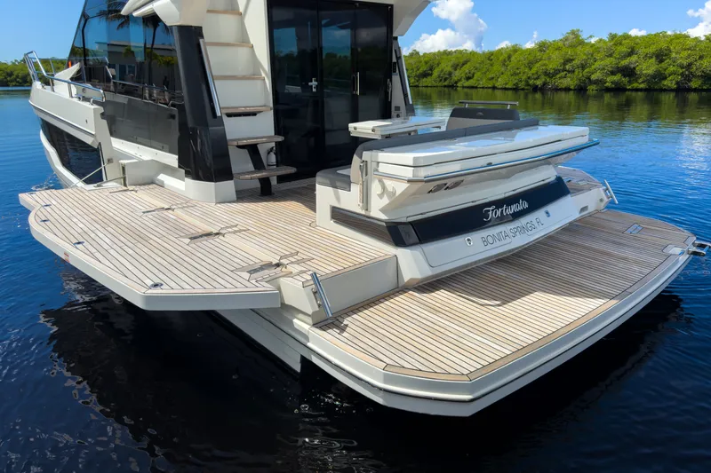 Slide: The Image of Galeon 400 FLY 2022 - 5