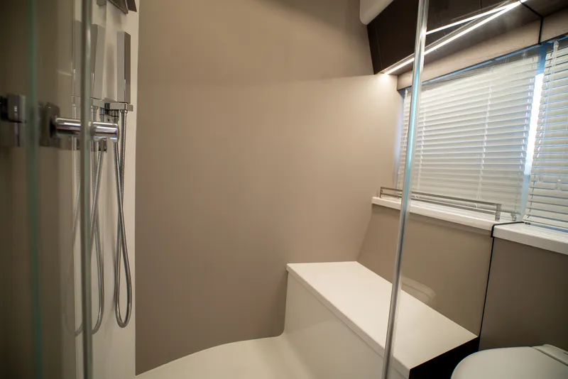 Slide: The Image of Galeon 400 FLY 2022 - 51