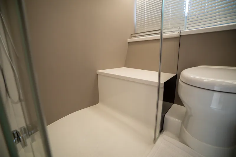 Slide: The Image of Galeon 400 FLY 2022 - 52