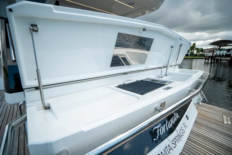 Slide: The Image of Galeon 400 FLY 2022 - 6