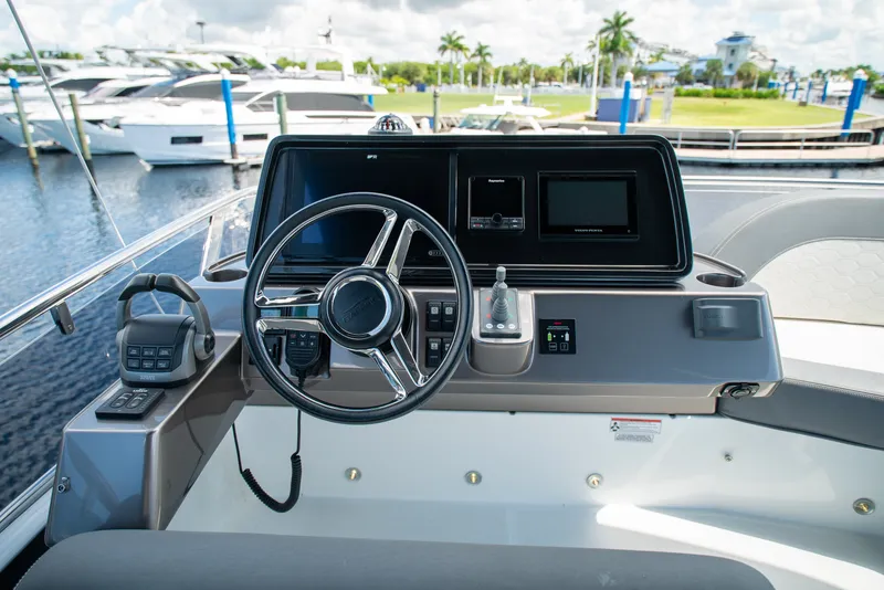 Slide: The Image of Galeon 400 FLY 2022 - 60