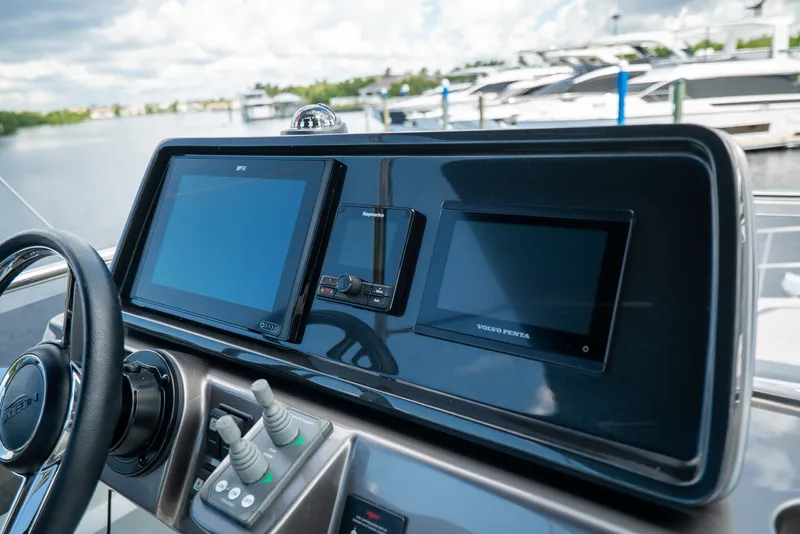 Slide: The Image of Galeon 400 FLY 2022 - 61