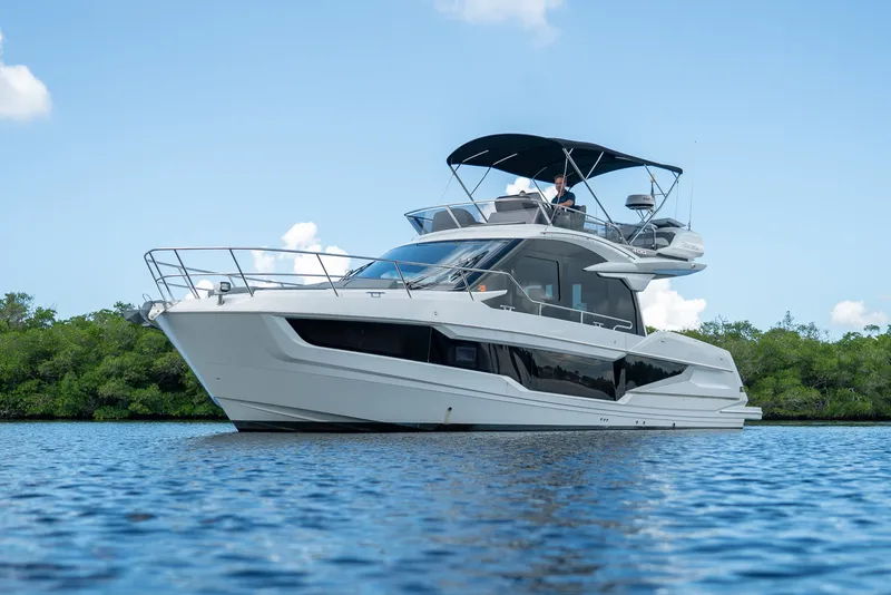 Slide: The Image of Galeon 400 FLY 2022 - 65