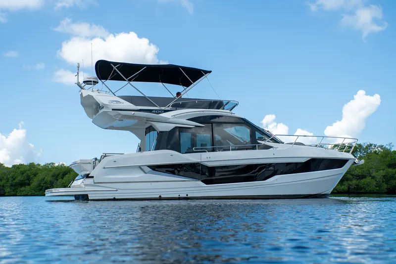 Slide: The Image of Galeon 400 FLY 2022 - 72