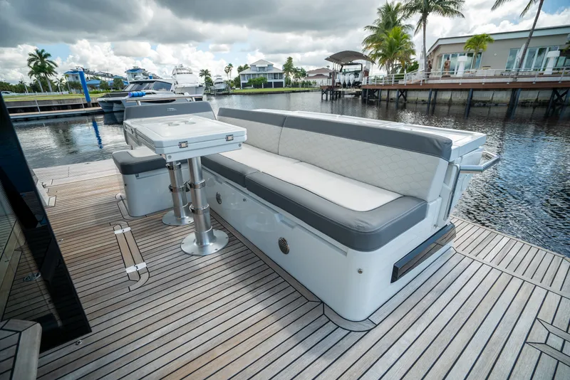 Slide: The Image of Galeon 400 FLY 2022 - 8