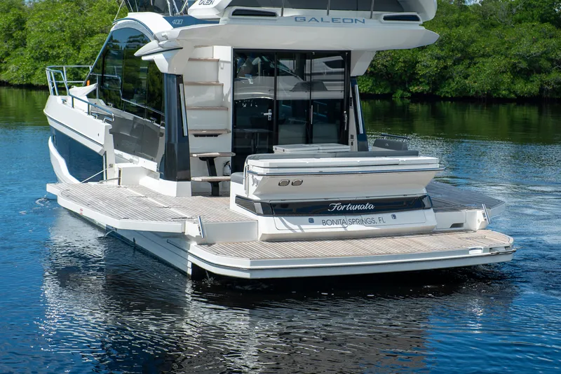 Slide: The Image of Galeon 400 FLY 2022 - 82