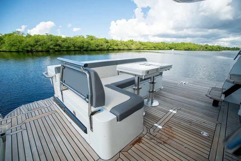 Slide: The Image of Galeon 400 FLY 2022 - 9