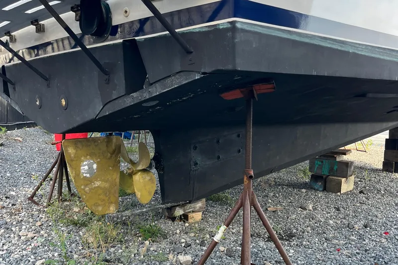 Slide: The Image of 1989 Albin 32 Sportfisher boat hull and propeller on stands. - 9