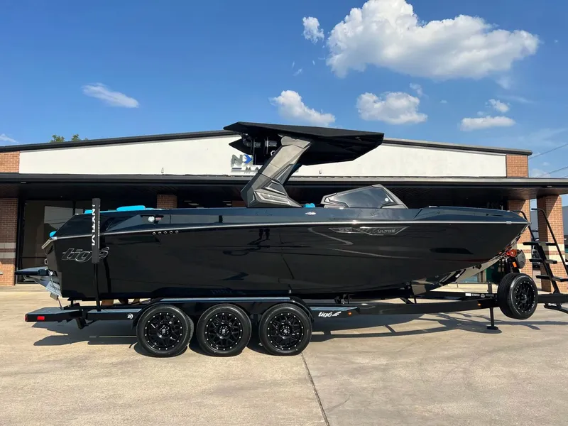 The Image of Tigé Ultré 25ZX 2026 - 1