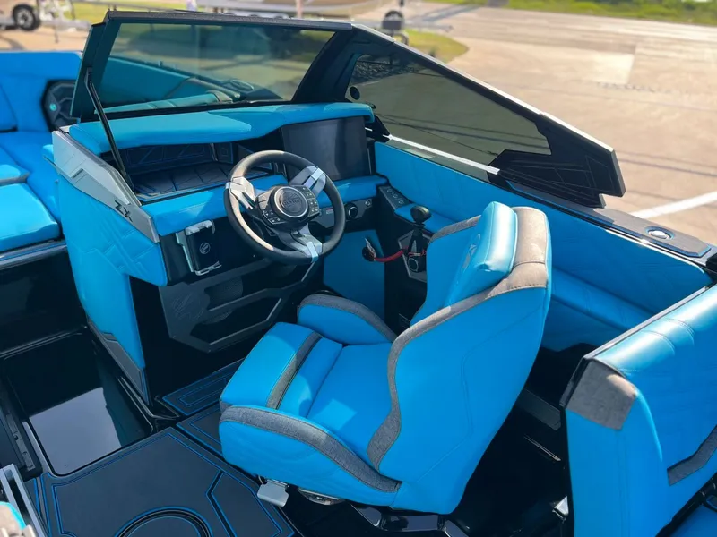 Slide: The Image of Tigé Ultré 25ZX 2026 - 14