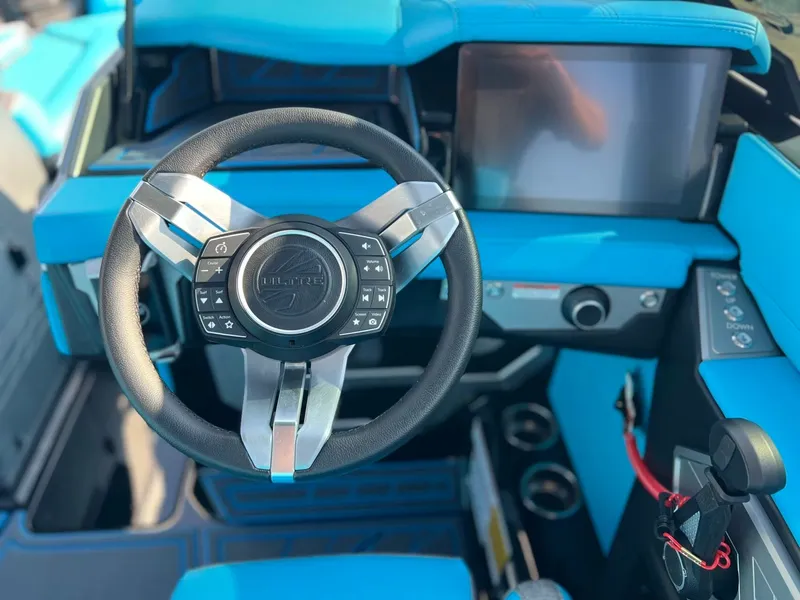 Slide: The Image of Tigé Ultré 25ZX 2026 - 15